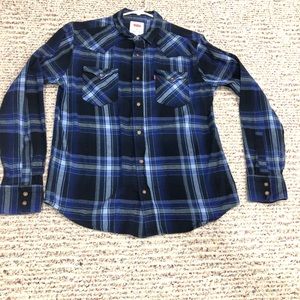Levi’s flannel shirt in men’s medium. Soft cotton